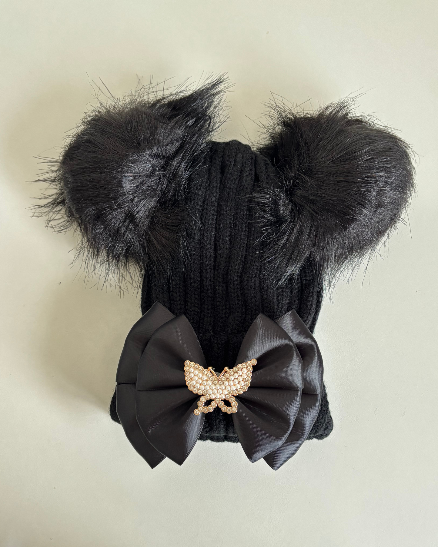 Black pom pom hat