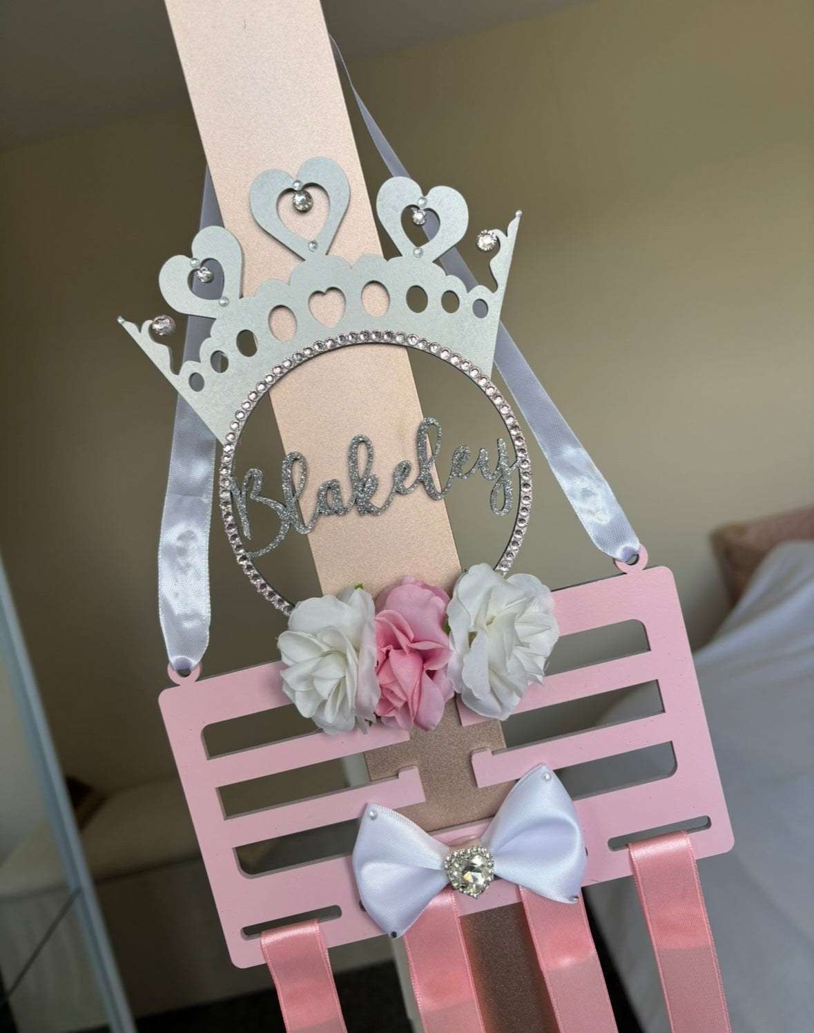 Crown bling bow holder