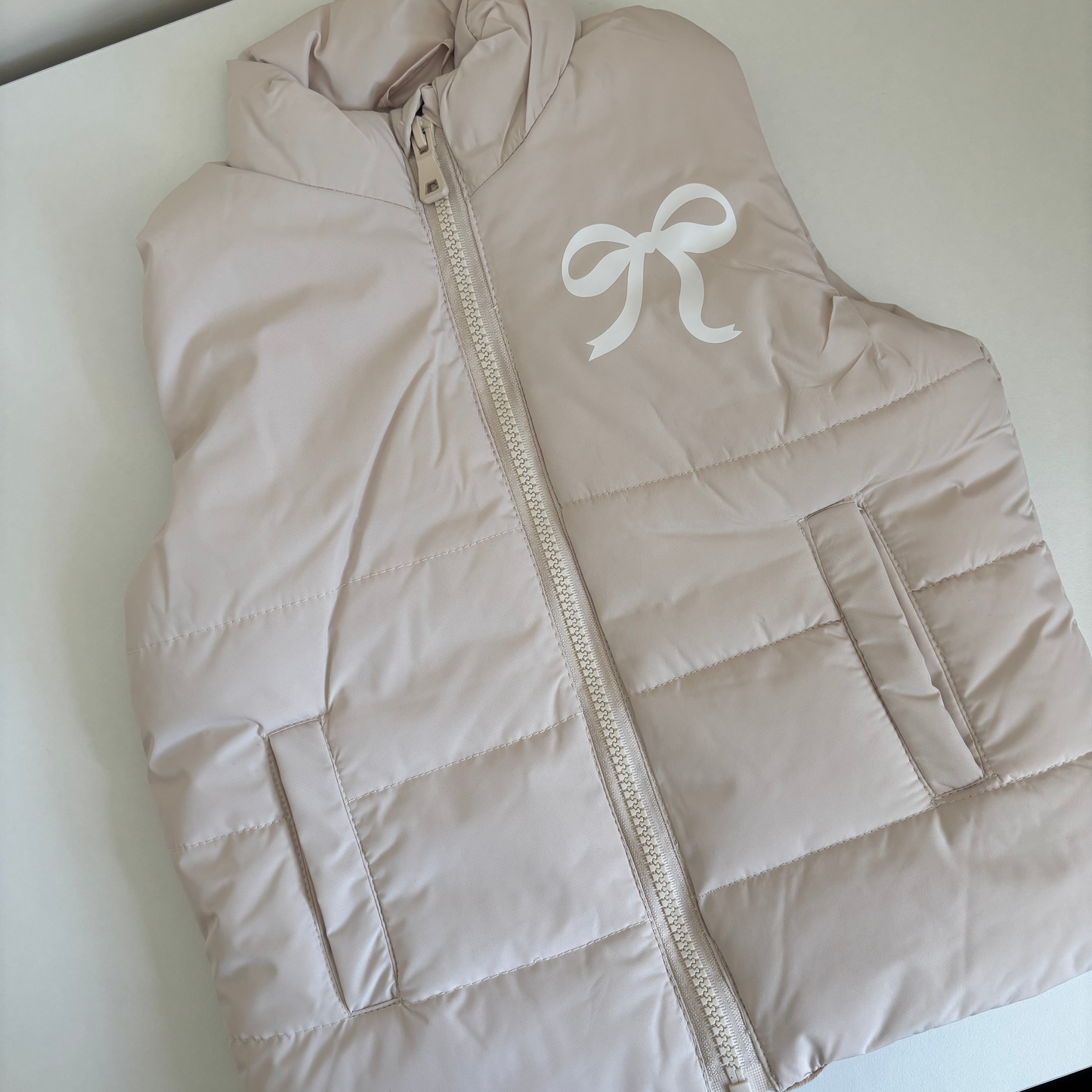 Bow design gilet